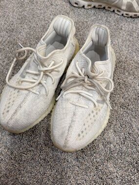 Yeezy Boost 350 V2 Cream/Off-White Sneakers